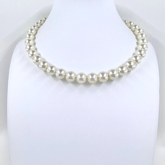Simple Faux White Pearl Wrap 14” Choker Necklace w/ Clear Crystal Accent Beads - Picture 3 of 7